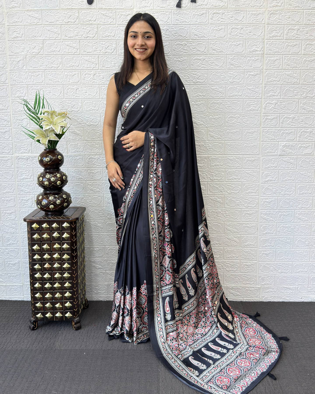 Classic Black Modal Silk Saree with Paisley Designer Pallu, Intricate Floral Border &amp; Traditional Ethnic Print